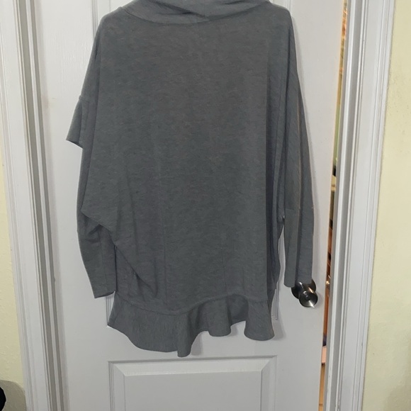 Grace Elements gray ruffle top - Picture 4 of 4